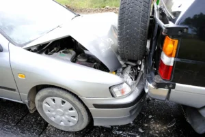 ¿Puedo reclamar daños y perjuicios si me culpan de un accidente de carro en Nueva York?